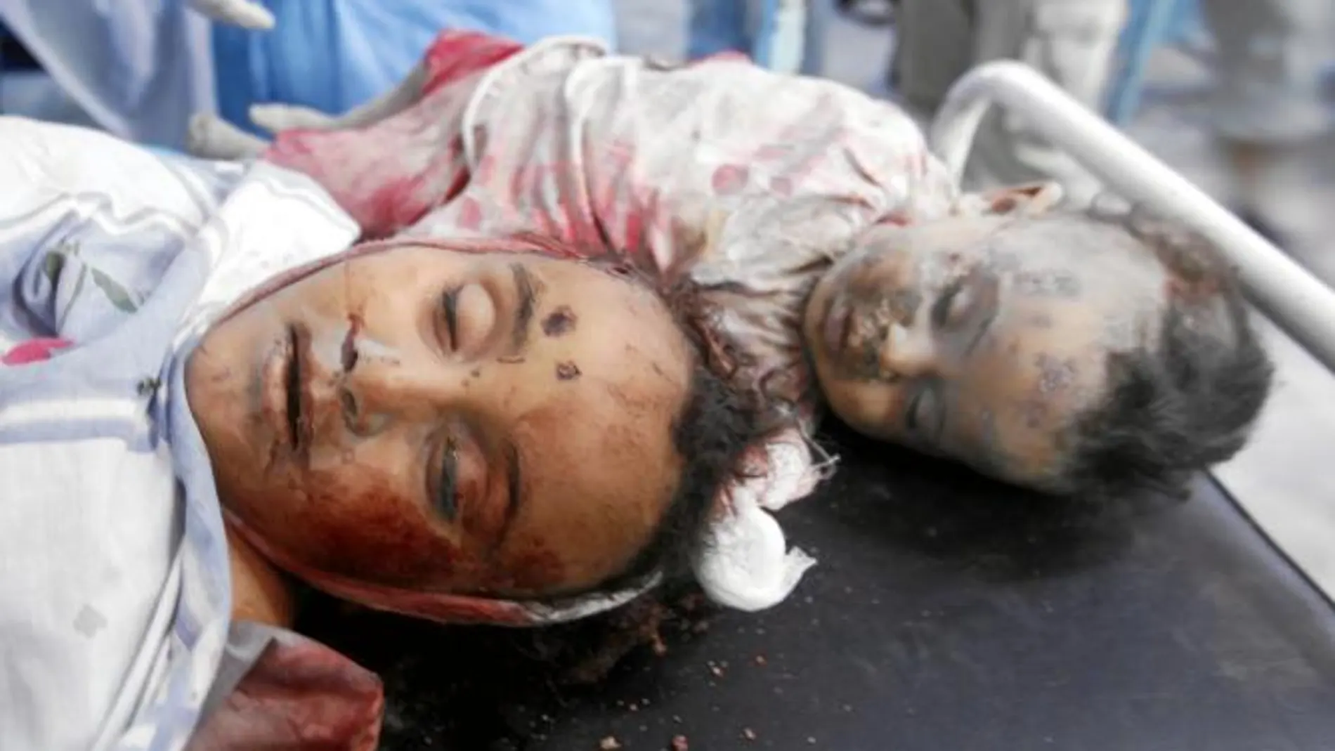 El régimen libio afirmó que al menos 15 personas murieron durante los bombardeos.