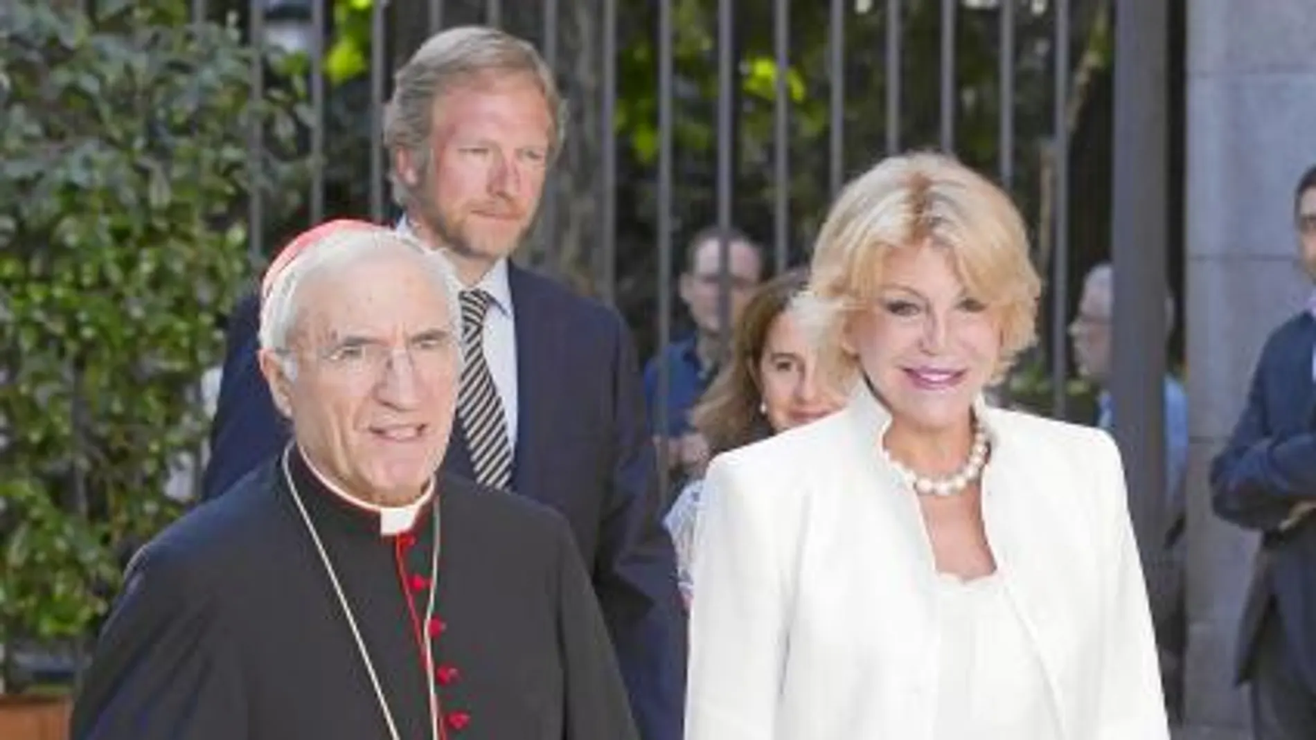 La baronesa Thyssen acompañó al cardenal Rouco por la exposición