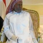 Saleh aparece con las manos vendadas y vestido con una túnica blanca en el vídeo difundido ayer