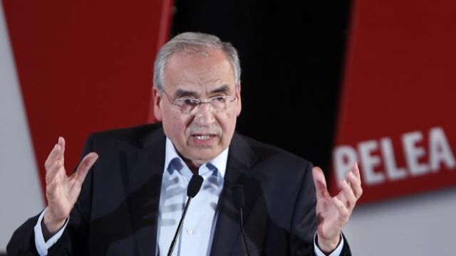 Guerra: «Ni los jovencitos ni las mujeres primero. Hay que buscar a los mejores»