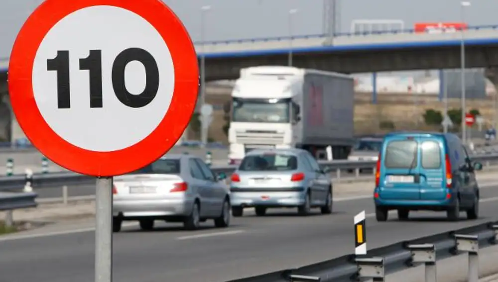 Señal de tráfico en una autopista española