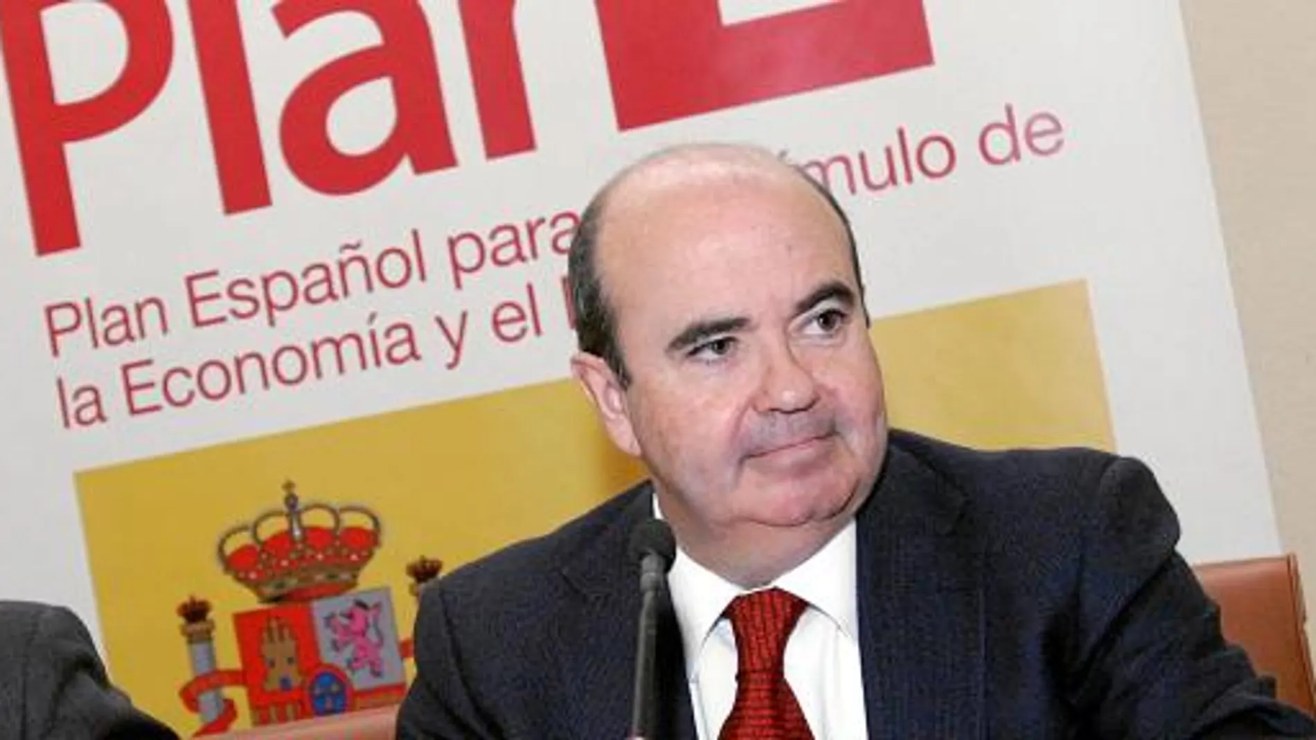 El secretario de Estado de Cooperación Territorial, Gaspar Zarrías, durante su comparecencia ayer en Sevilla
