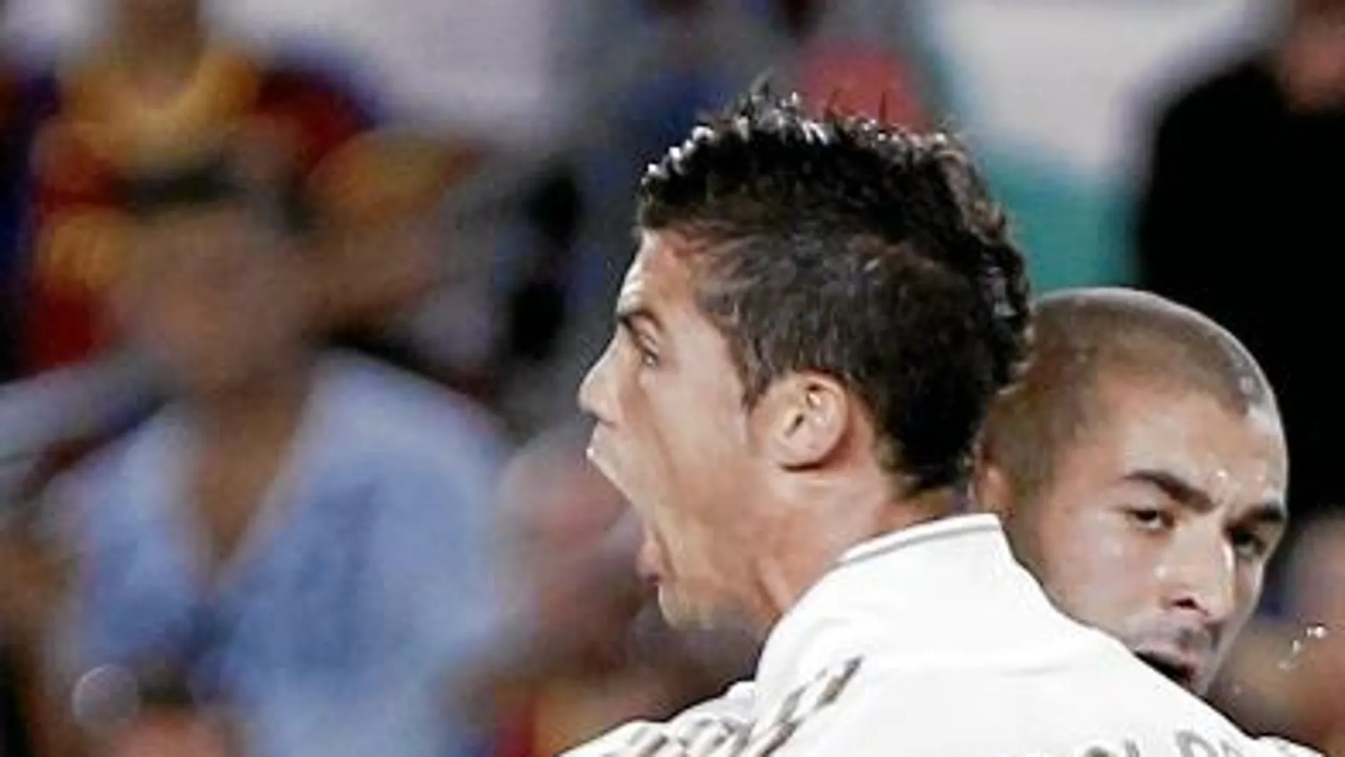 Benzema felicita a Cristiano tras el tanto del empate