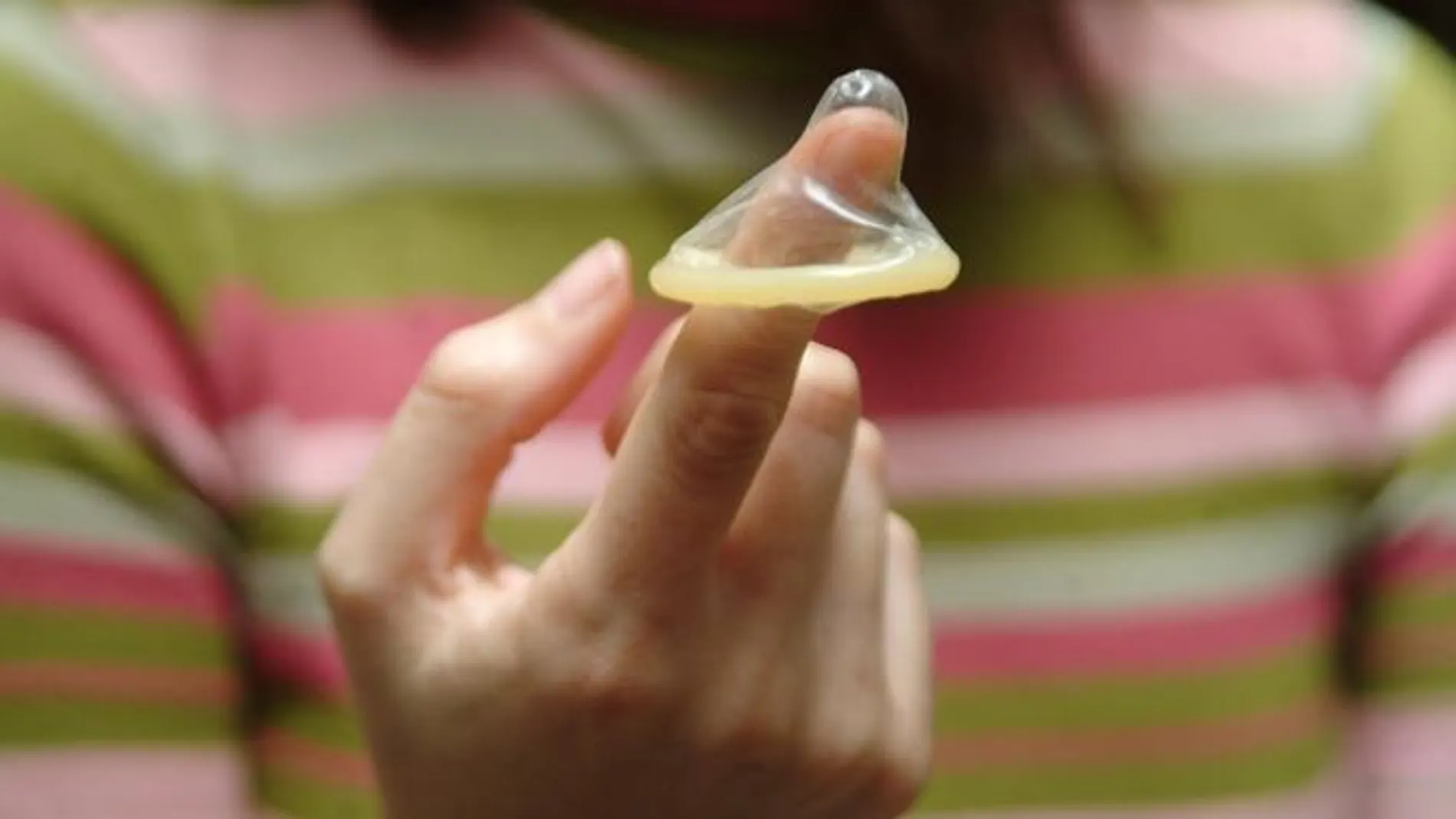 Una empresaria sevillana patenta un preservativo fácil de colocar