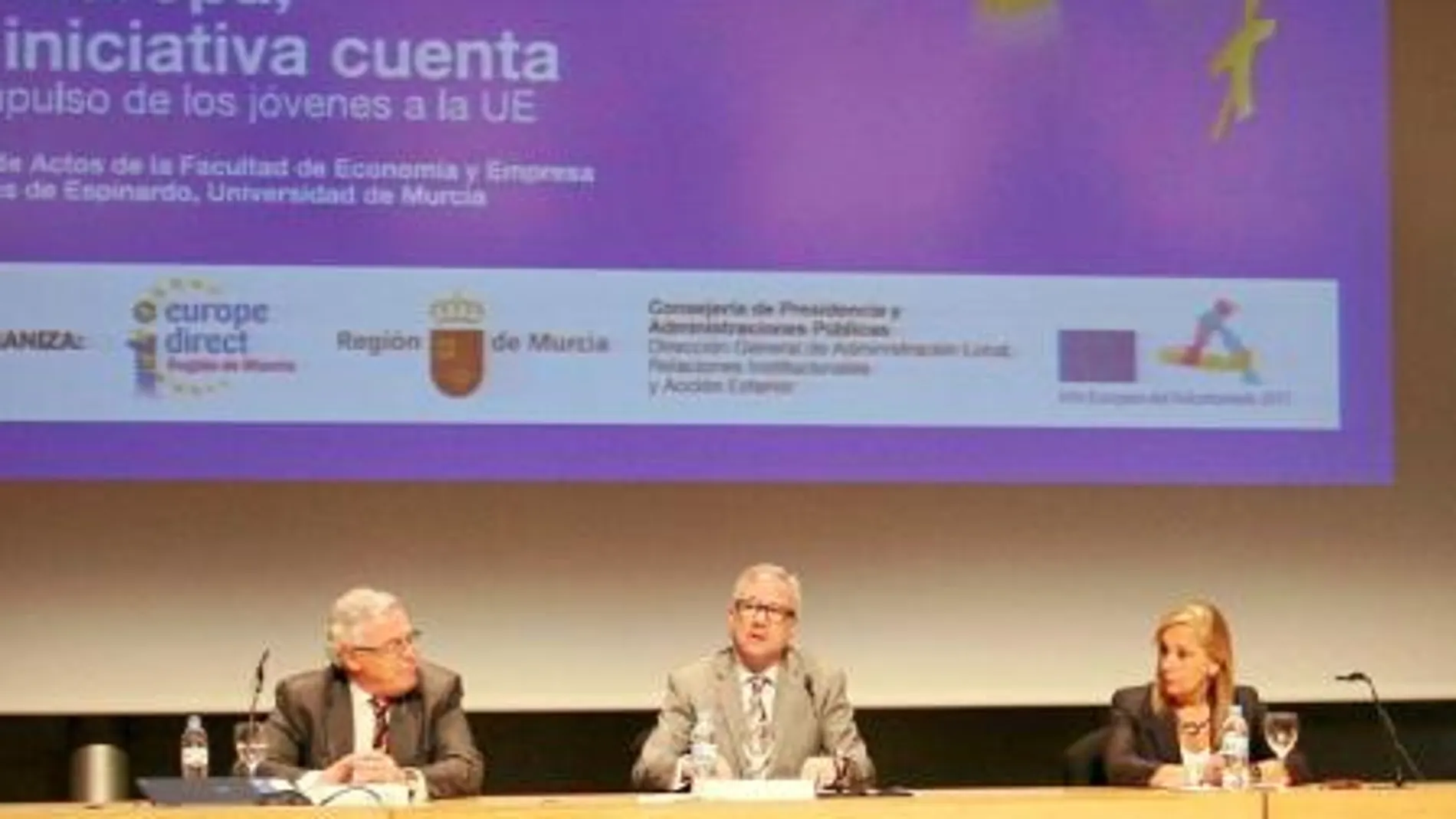 Valcárcel elogia a «debatejoven» por acercar la UE a los jóvenes