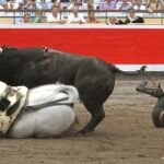 El caballo «Cairel», de Leonardo Hernández, fue herido ayer por uno de los toros en Bilbao