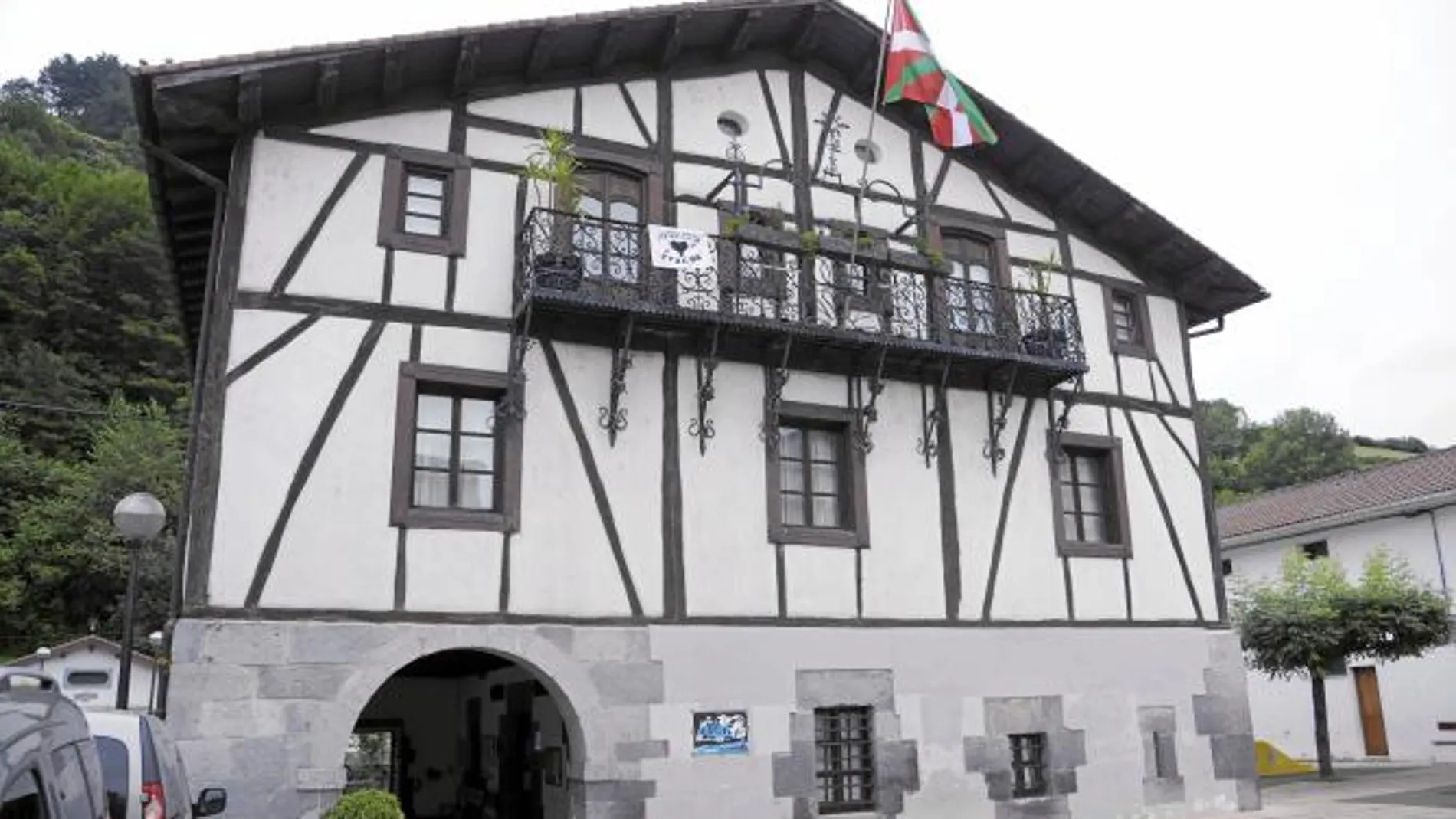 Ayuntamiento de Lizarza, donde no ondea la bandera española