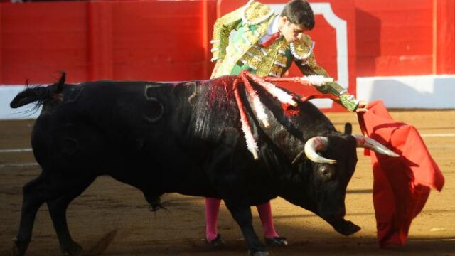 Talavante firma un natural, ayer, en Santander