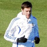 Xabi Alonso, durante el entrenamiento del Real Madrid, a cuatro días del clásico. El centrocampista apuesta por la victoria de su equipo
