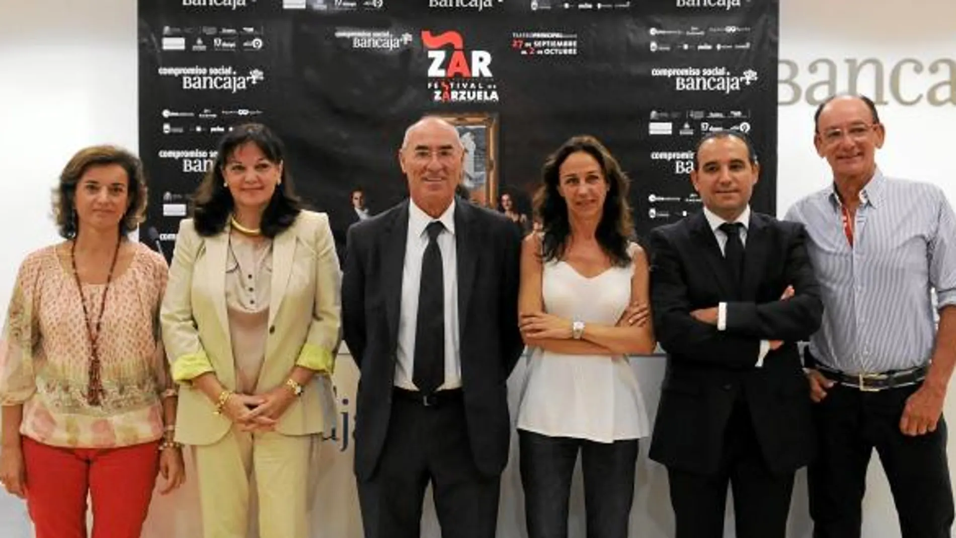 Representantes de la Fundación dasyc, de la Fundación Bancaja y de la Generalitat, tras firmar el acuerdo