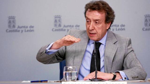 El portavoz de la Junta, José Antonio de Santiago-Juárez, explica los acuerdos aprobados en el Consejo de Gobierno