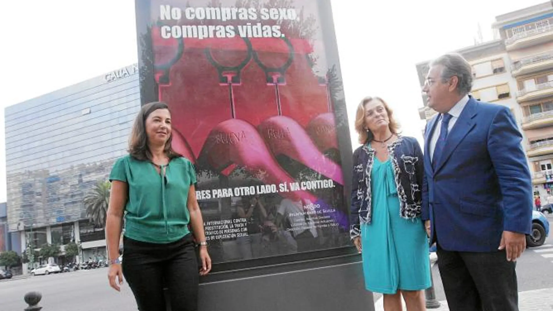 Zoido presentó la campaña junto a la concejal Dolores de Pablo-Blanco y la delegada de distrito Eugenia Romero