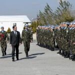 Bono pasó revista a las tropas españolas desplegadas en Líbano