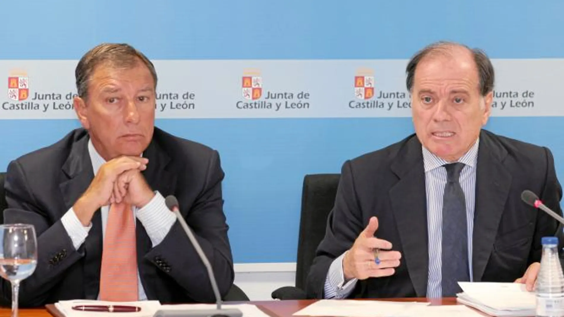 Los consejeros de Economía y Empleo, Tomás Villanueva, y de Educación, Juan José Mateos, explica lo acordado en el primero Consejo de Dirección extraordinario sobre Formación Profesional celebrado en Castilla y León