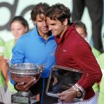 Nadal y Federer conversan durante la entrega de trofeos
