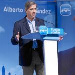 El presidente del grupo municipal del PP propondrá una iniciativa para que los taxistas estén mejor preparados