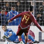 Justo Villar detiene el penalti decisivo, el único que no se marcó, a Lucena en la semifinal contra Venezuela
