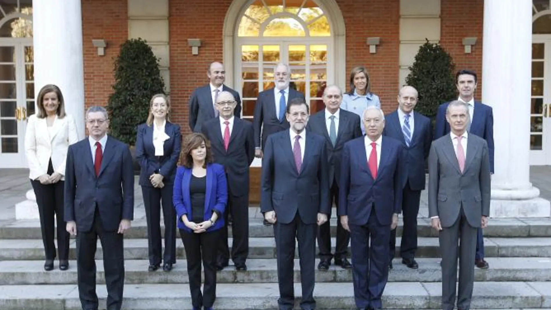 Rajoy con sus ministros esta mañana en el Palacio de la Moncloa