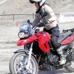 Alicia Sornosa y su BMW F 650GS se preparan practicando motocross