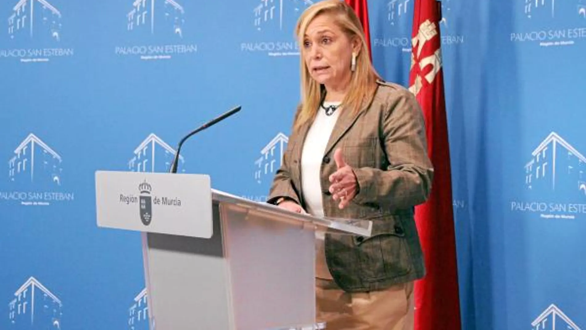 La portavoz del Gobierno murciano, María Pedro Reverte, durante la rueda de prensa que ofreció el pasado viernes en el Palacio de San Esteban