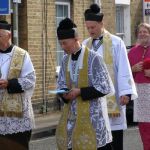 El obispo anglicano de Ebsfleet, Andrew Burnham (en la foto, en una procesión), puede liderar un éxodo de anglicanos conservadores hacia el catolicismo