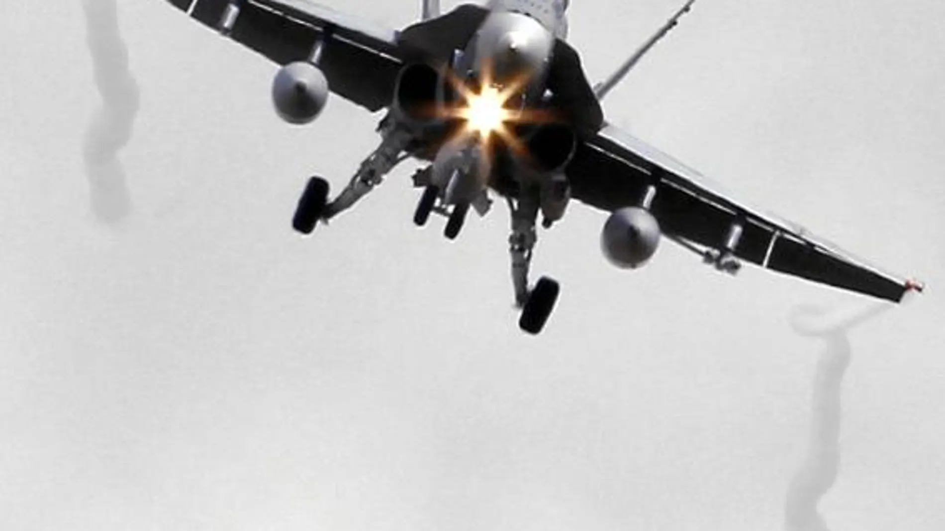 Aviones de combate de la OTAN en vuelo sobre territorio libio