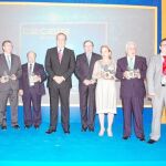Herrera y Cecale con los diferentes premiados en los Cecale de Oro 2011, durante la gala celebrada en Magaz