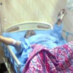 Abdo Abdelmanam, en el hospital donde se recupera de las quemaduras en manos y cara