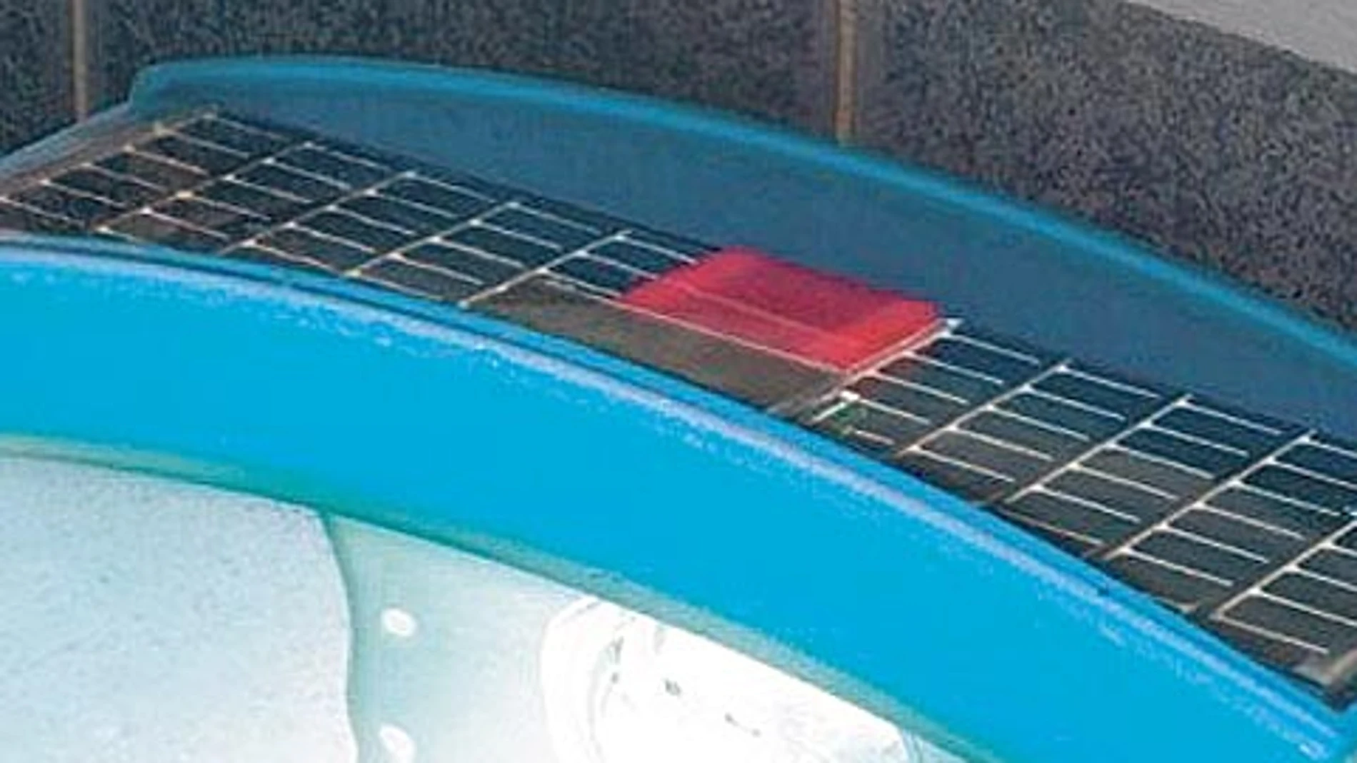 Piscinas iluminadas con energía solar