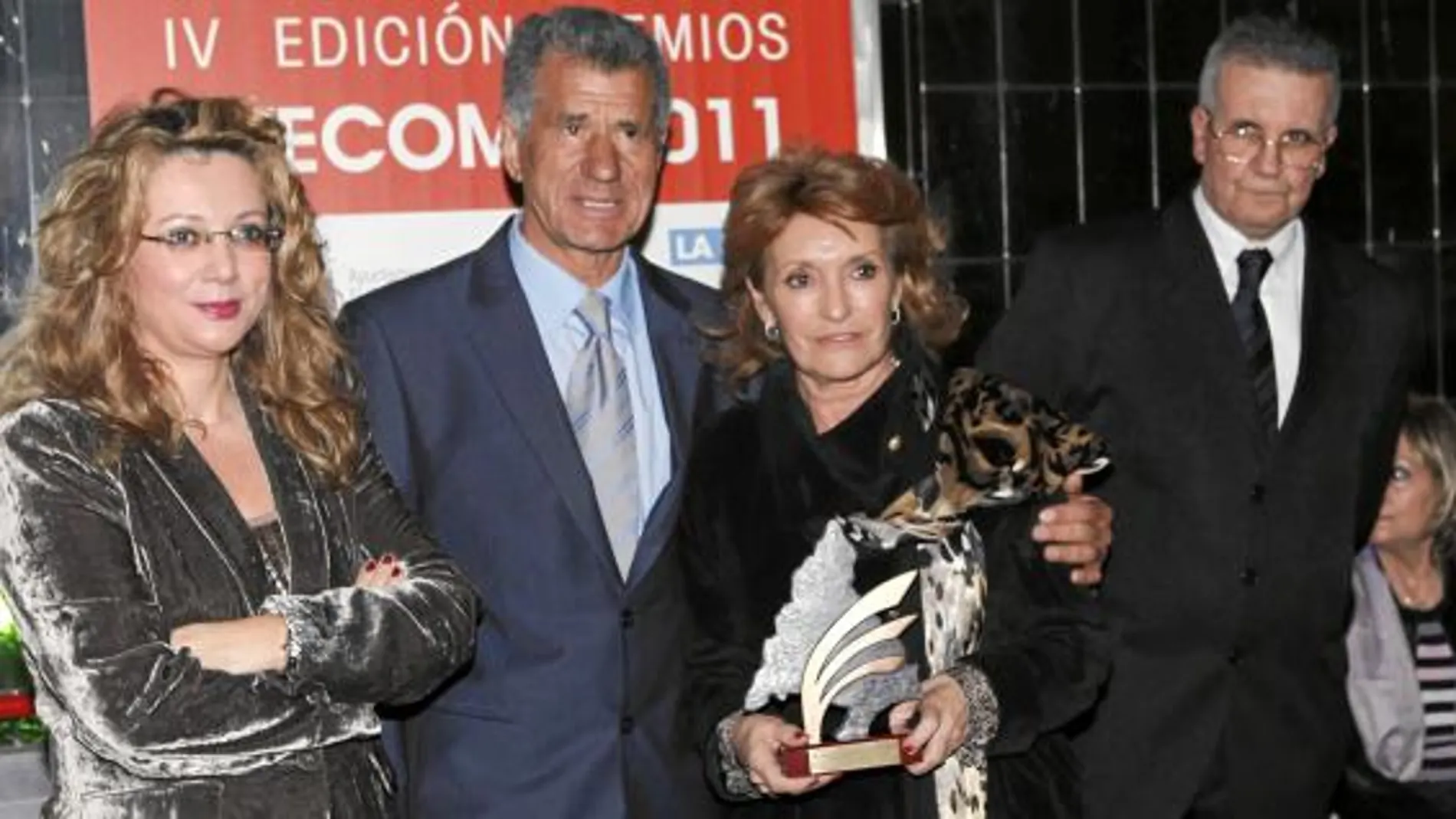 Lucila Corral recibió el premio a la Personalidad Destacada en la IV edición de los premios Avecoma