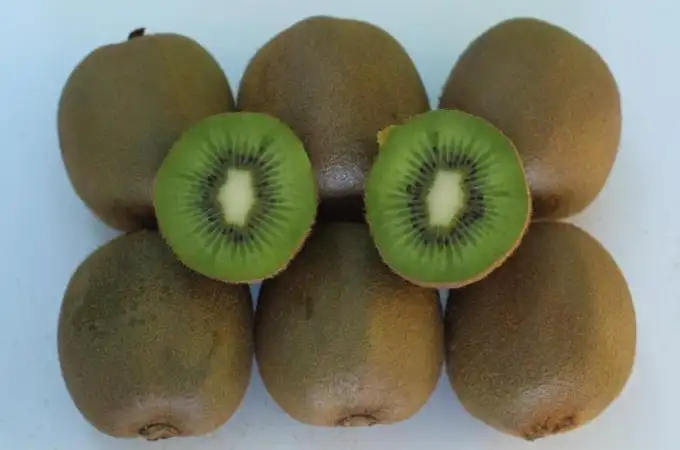Estos son los beneficios de comer la piel del kiwi