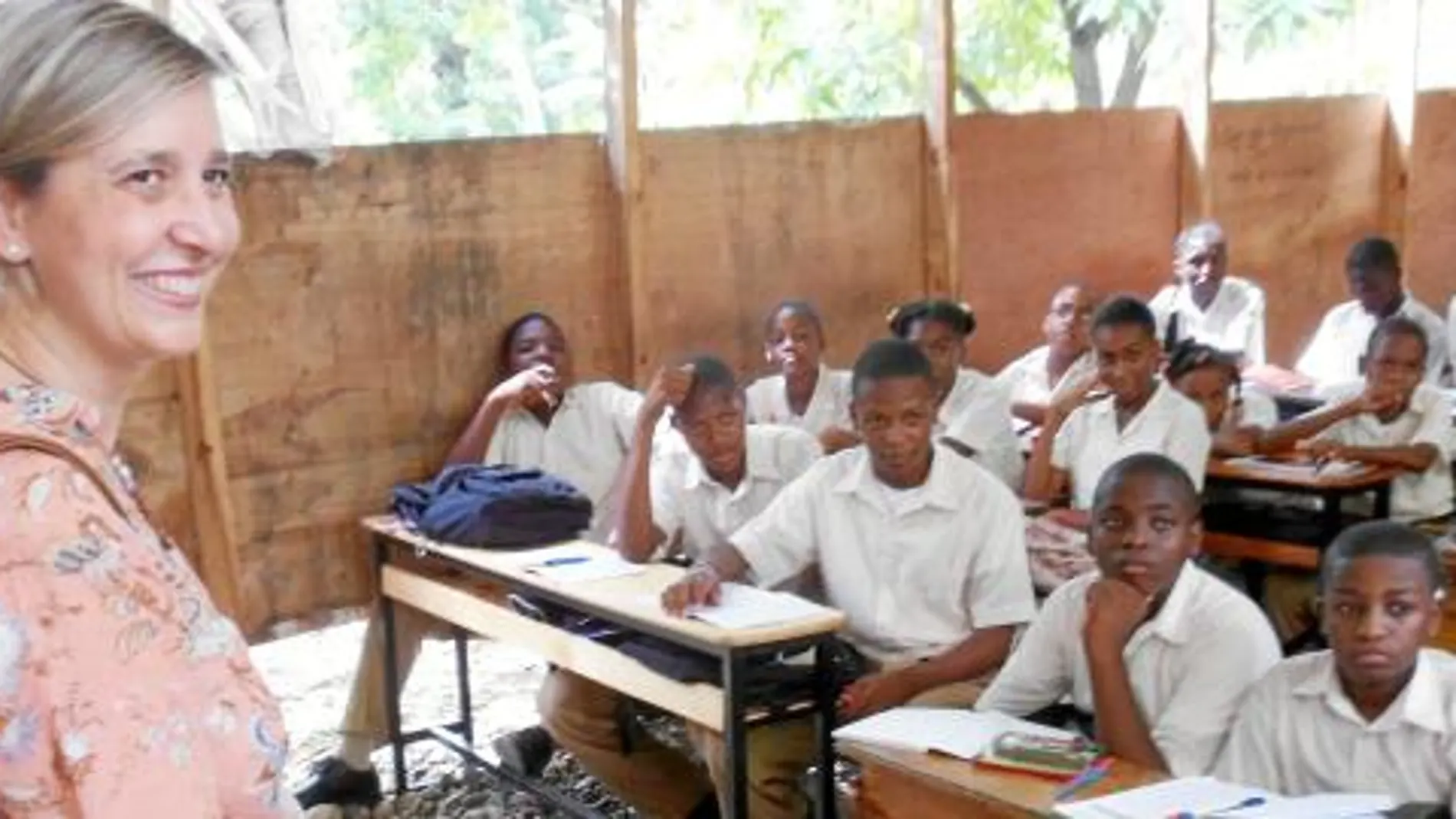 Myriam García Abrisqueta visita una escuela de la Diócesis de Jacmel, en Haití, que se mantiene con fondos de Manos Unidas