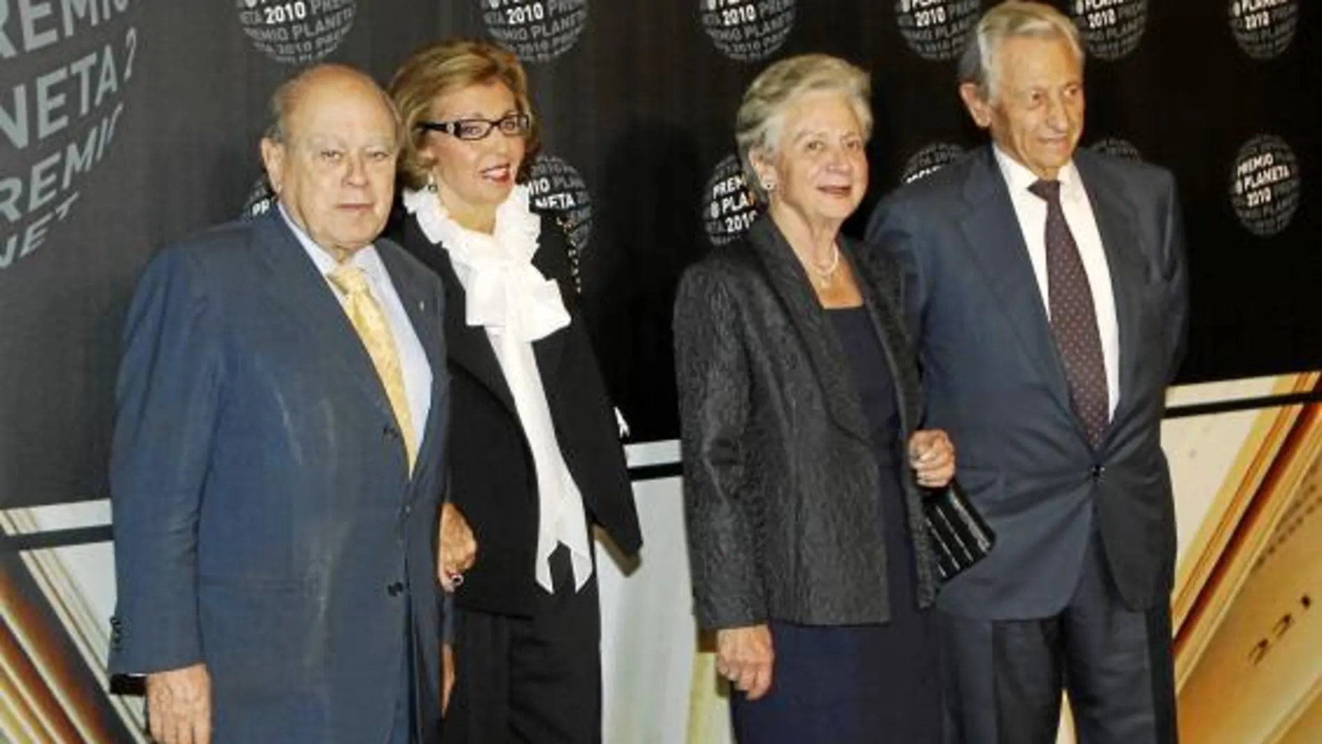 Jordi Pujol, ex presidente de la Generalitat, con su mujer, Marta Ferrusola, y el matrimonio Suqué Mateu