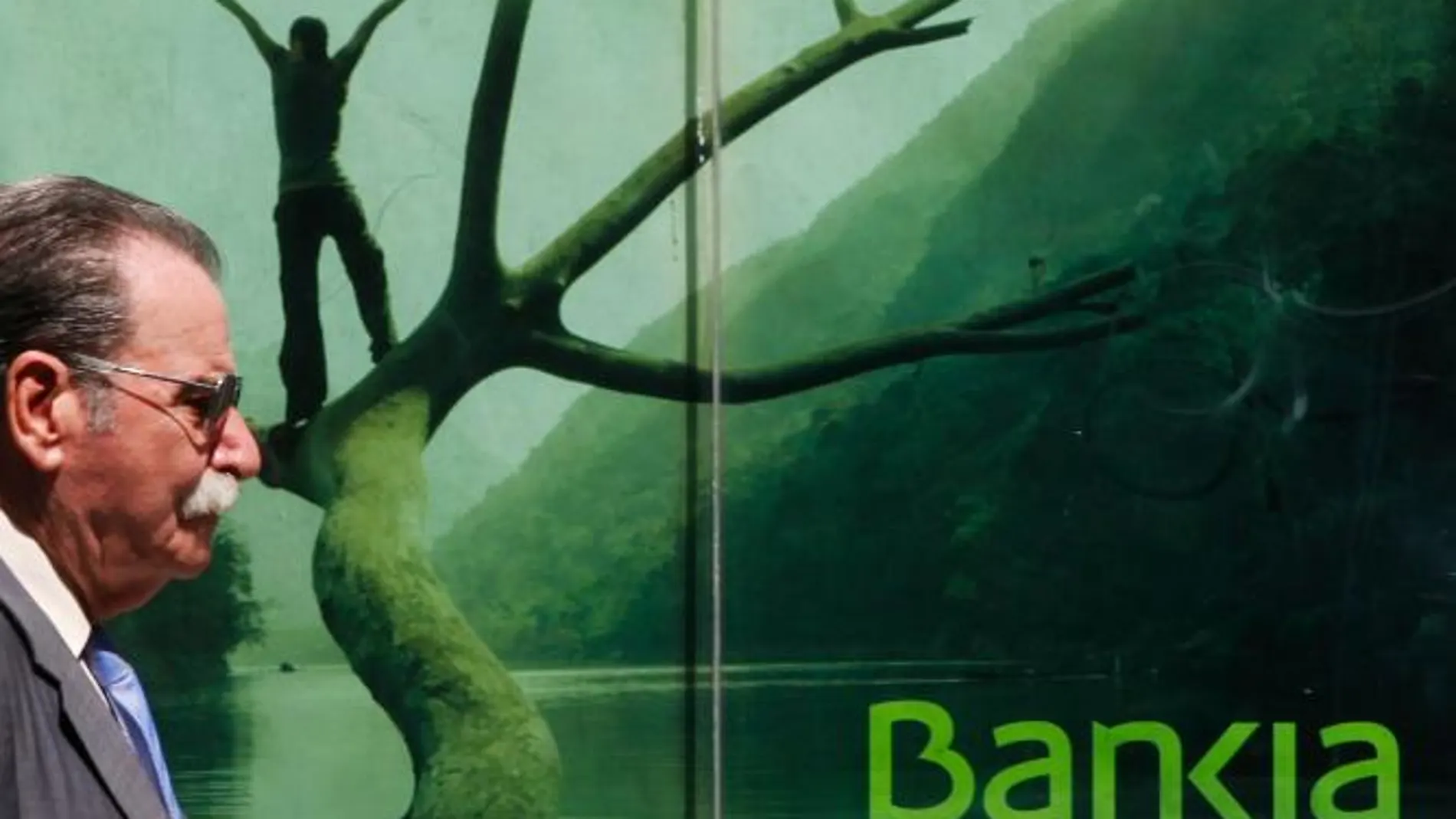Bankia prevé debutar en bolsa el 20 de julio con un descuento próximo al 50 %