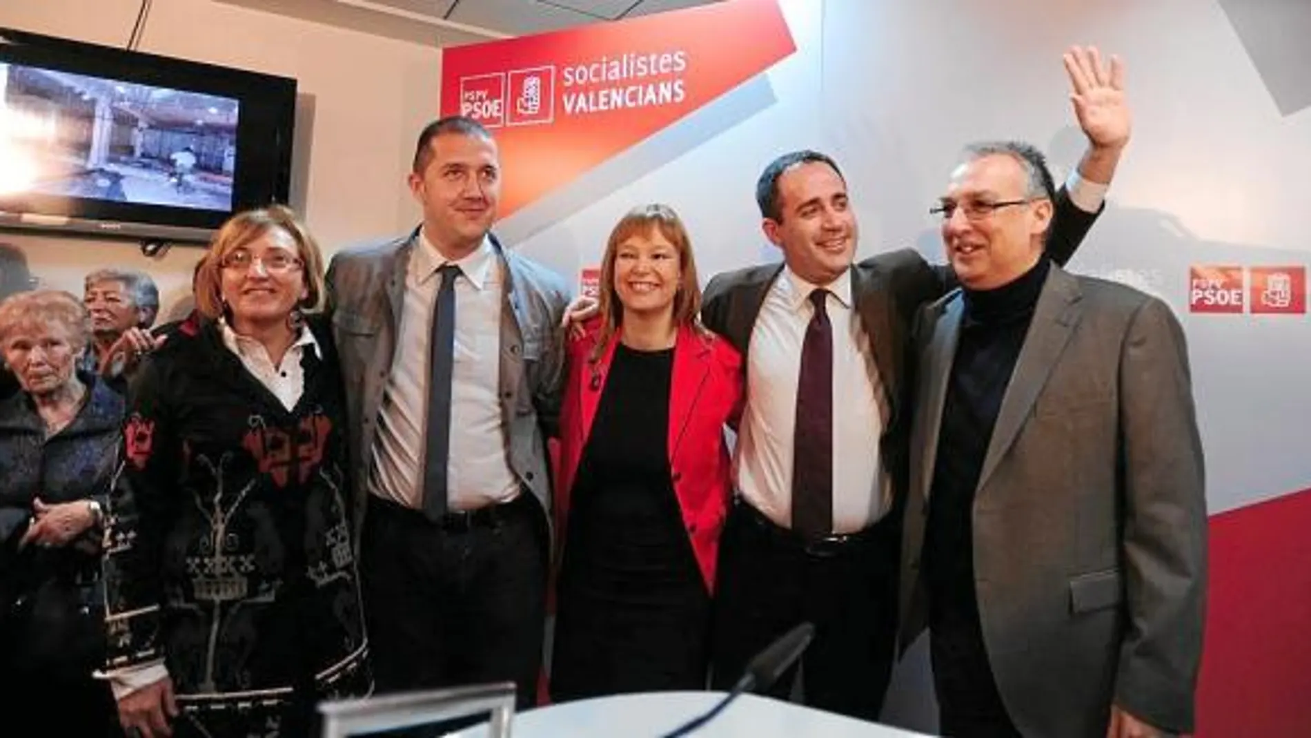 Pajín y Alarte junto al alcalde tránsfuga y otros representantes del PSPV de Benidorm