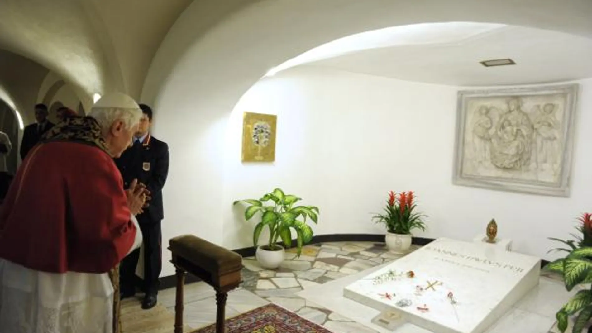 El féretro de Juan Pablo II será sacado de su tumba el 29 de abril
