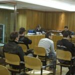 La Audiencia Nacional juzga el pasado 14 de febrero a los presuntos miembros de Segi Alberto Marín, Alexander Gorka Bustinduy y Gaizka Astorkizaga por la colocación en febrero de 2009 de un artefacto explosivo en una entidad bancaria d Bilbeao y por perte