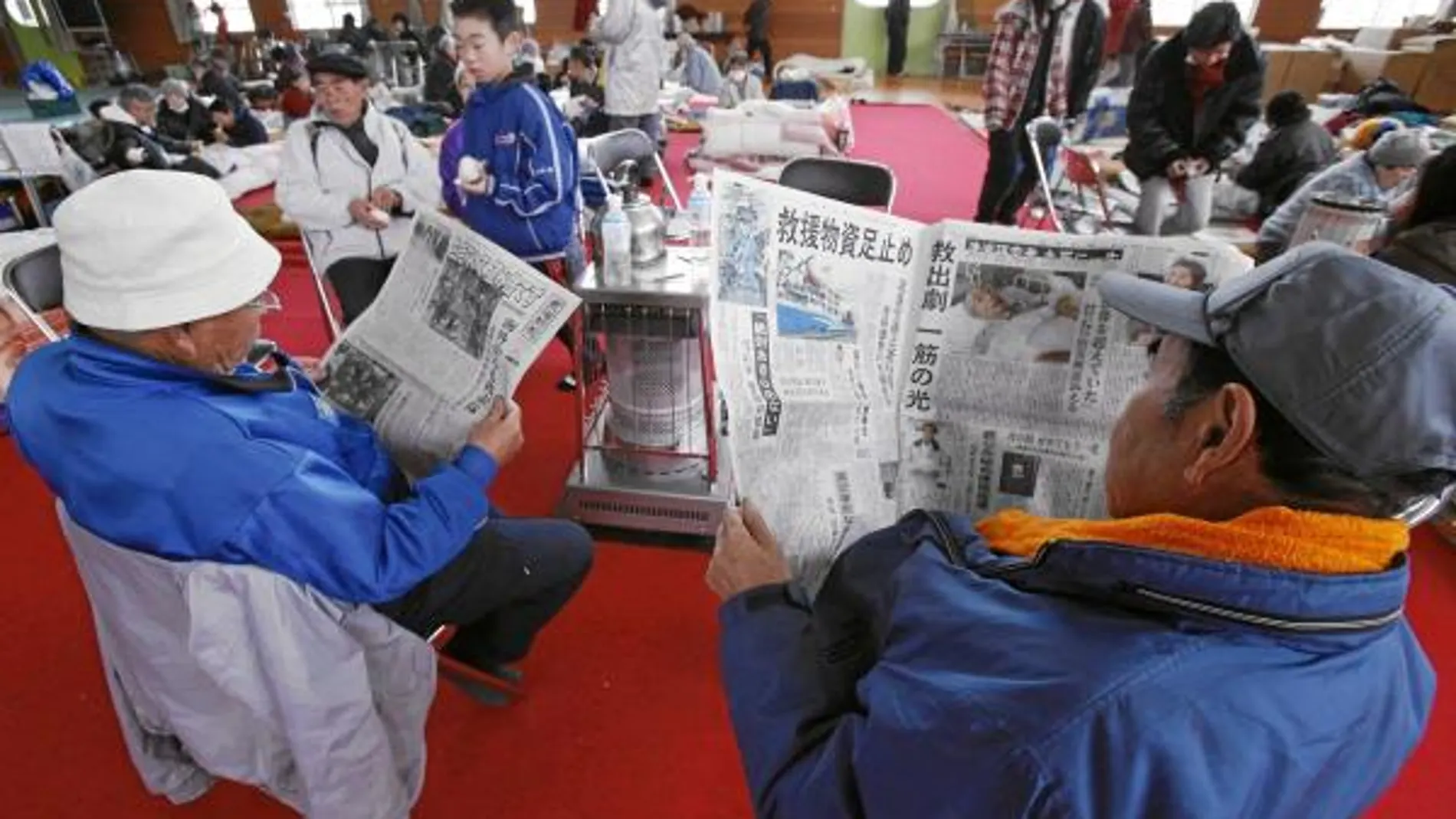 Los medios japoneses son más comedidos y tratan de no crear alarma entre la población