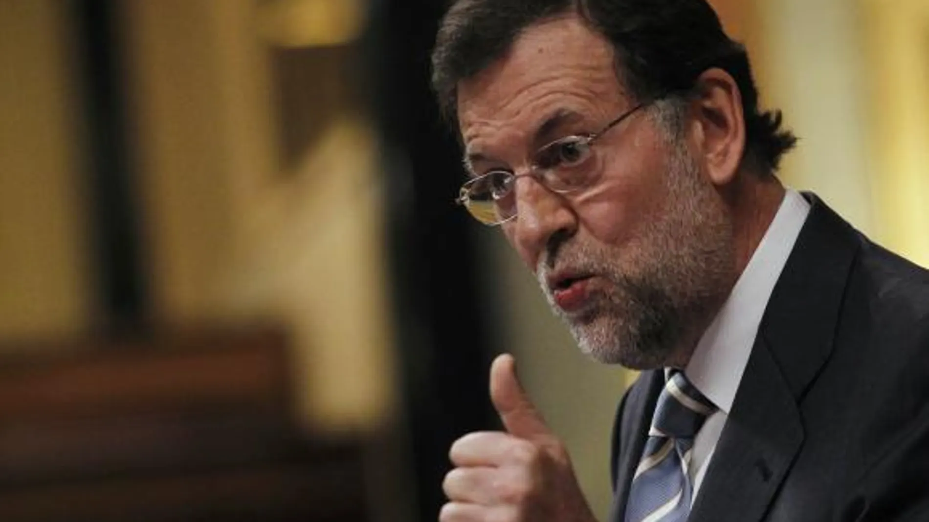 Rajoy: «Zapatero debería haber convocado generales en vez de primarias»