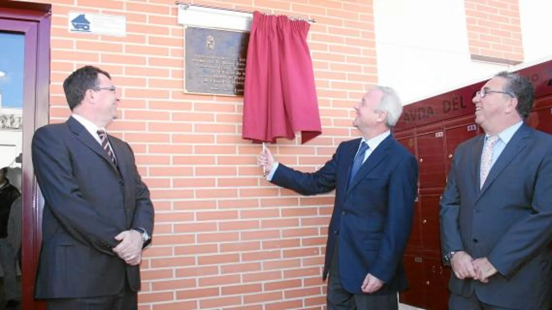 Ballesta, Valcárcel y Contreras, en la inauguración de un edificio con Viviendas de Protección Oficial en Molina de Segura, en una imagen de archivo