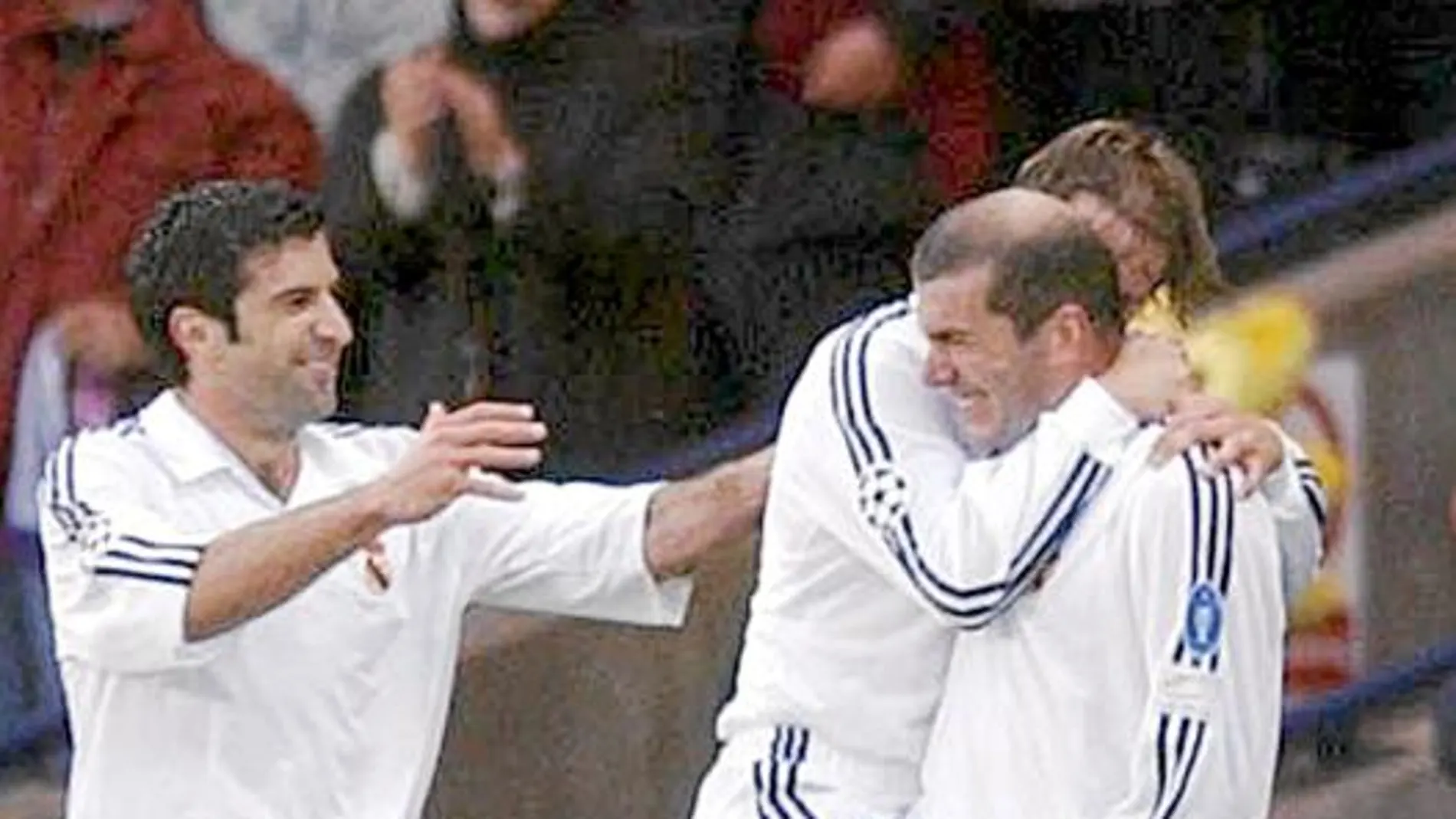 Zidane y Figo vuelven hoy a enfundarse la «blanca»