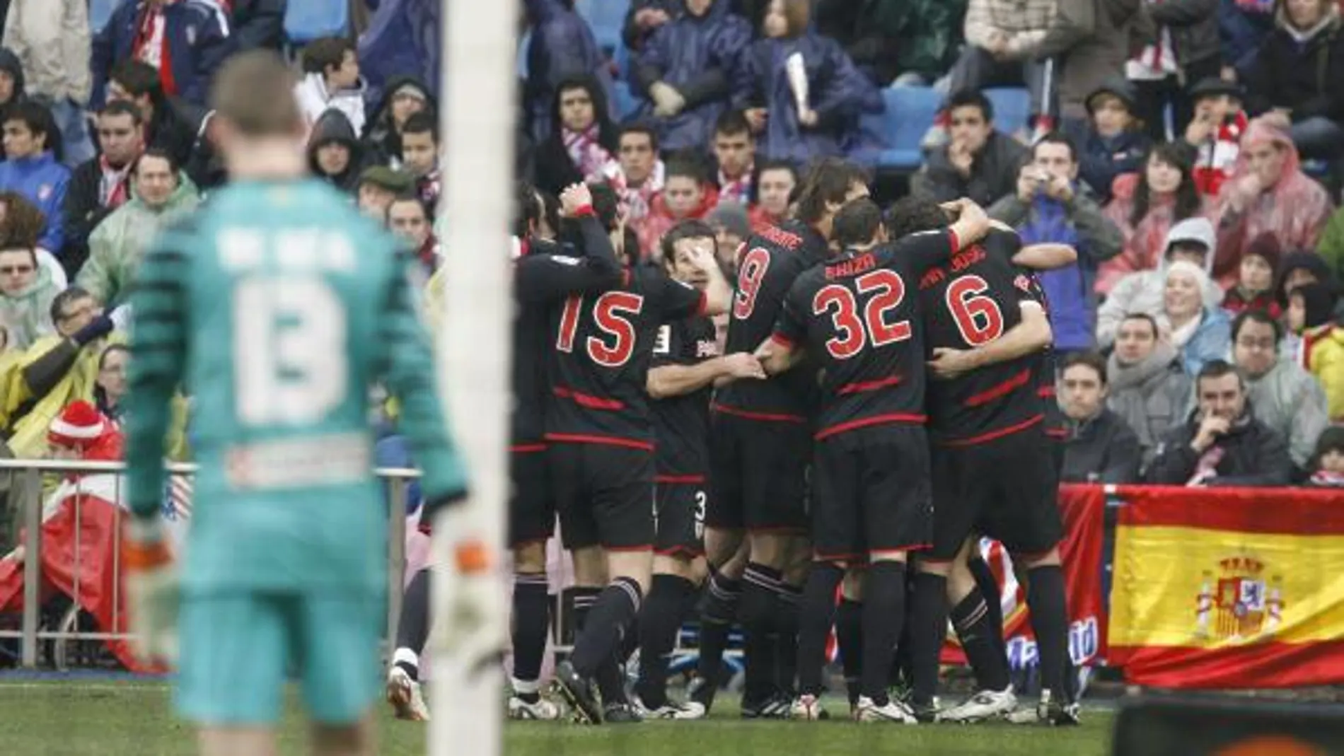 El Athletic celebra uno de los goles ante el desconsuelo de De Gea