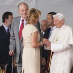Esperanza Aguirre saluda al Papa