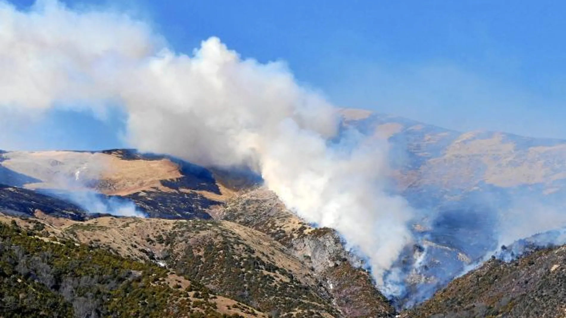 El incendio que arde desde el jueves en Huesca amenaza a Cataluña