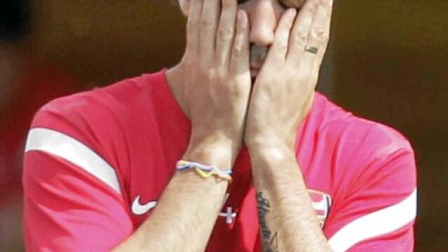 Cesc, que no viajó a Lisboa para jugar el amistoso del Arsenal ante el Benfica, tendrá que seguir esperando para fichar por el Barça
