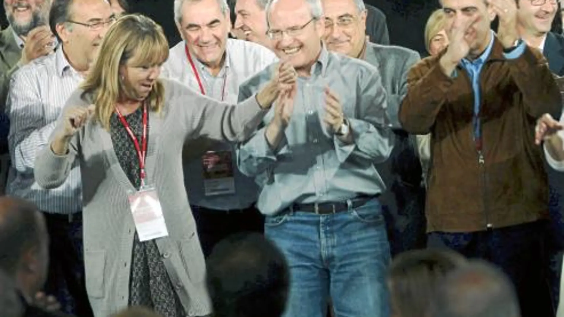 Todo el PSC cantó y bailó ayer en la clausura de su conferencia en L'Hospitalet, a petición de Montilla