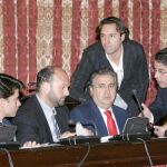 Juan Ignacio Zoido, junto a los integrantes de su grupo, lamentó el cuarto rechazo a la indagación plenaria