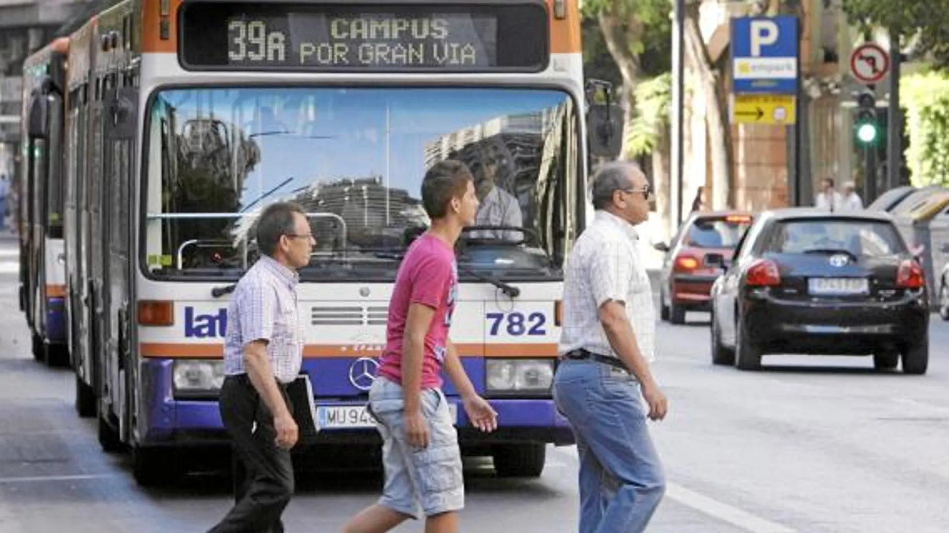 Los autobuses urbanos de Latbus volvieron ayer a circular con normalidad por las calles de toda la Región de Murcia