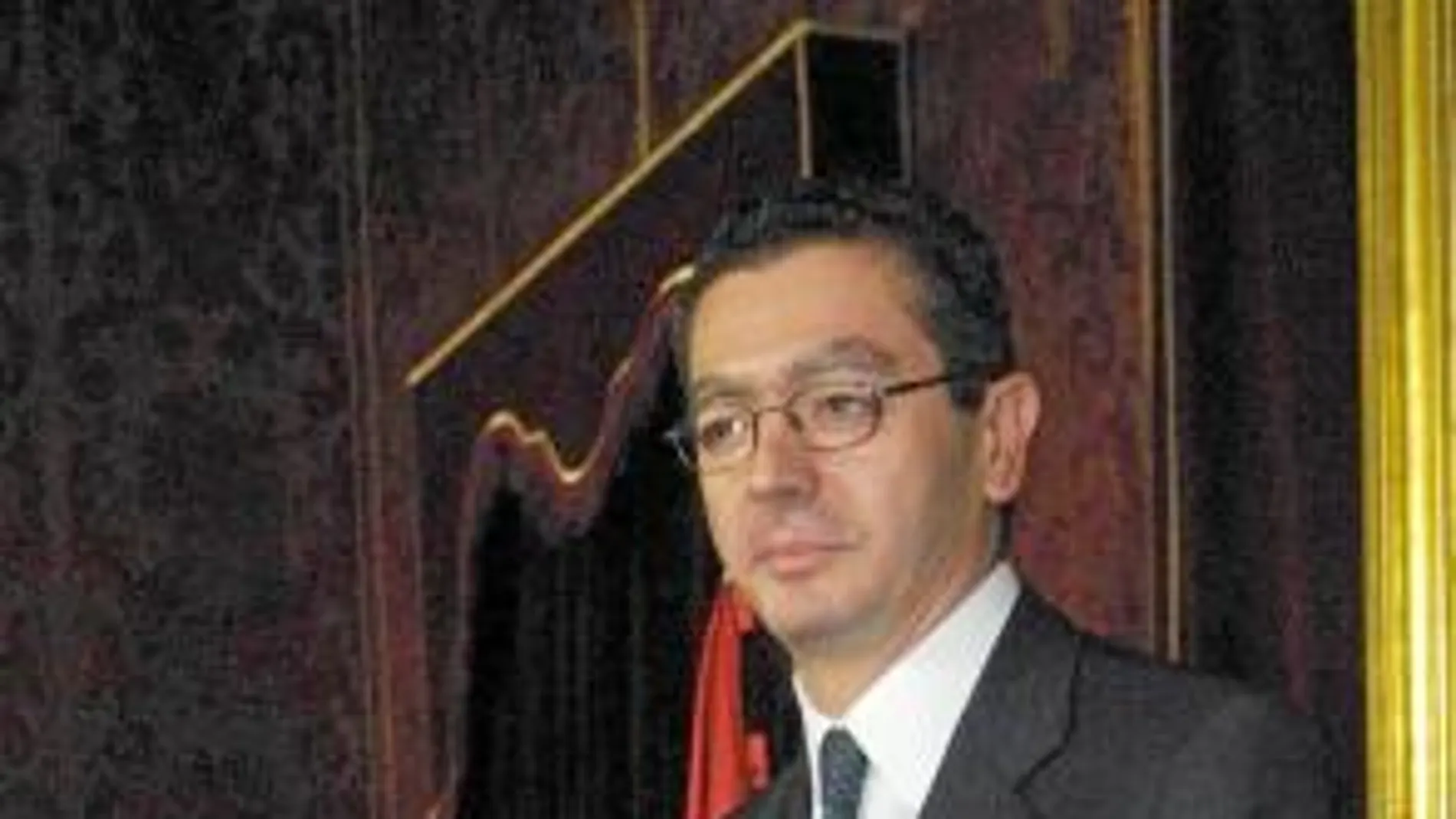 Gallardón tomó posesión como alcalde de Madrid el 23 de junio de 2003 (en la imagen). Entonces, cogió el testigo de José María Álvarez del Manzano. Su sucesora al frente de la Comunidad fue Aguirre, con quien compartiría más de un desencuentro