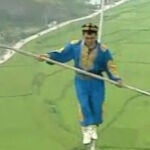 Pierde el equilibrio a 100 metros de altura